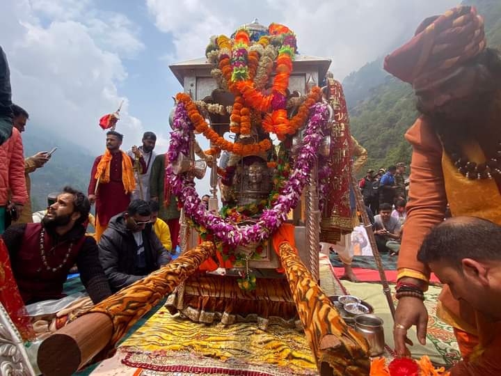 पंचमुखी डोली आज शाम पौने चार बजे पहुंची श्री केदारनाथ धाम। 10 मई को प्रात: 7 बजे खुलेंगे कपाट