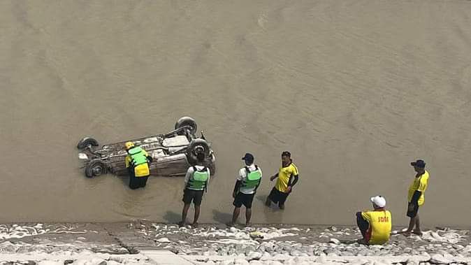 हादसा हुए हो गए 2 साल, नहर का पानी सूखने से दिखी कार, कंकाल भी बरामद