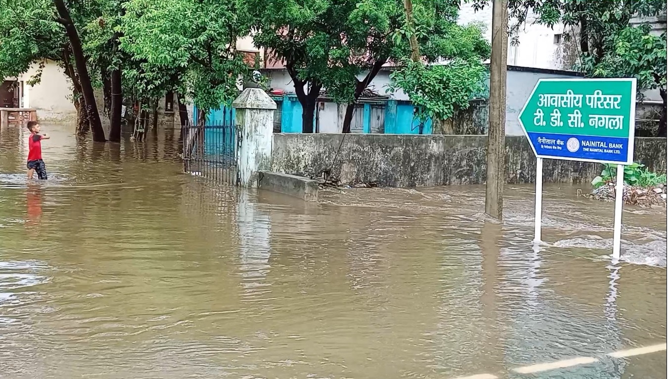 (पंतनगर) आफत की बारिश ने मचाया तांडव, घरों में घुसा पानी, लोग परेशान