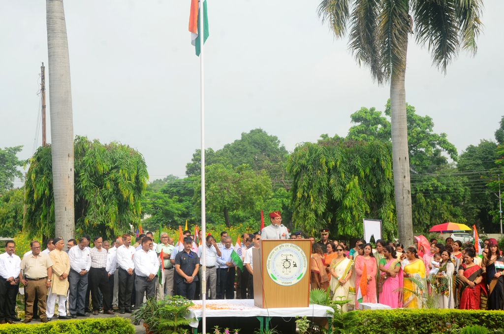 पन्त विश्वविद्यालय में हर्षोल्लास के साथ मनाया गया स्वतंत्रता दिवस, कुलपति डा. चौहान ने किया गांधी पार्क में ध्वजारोहण