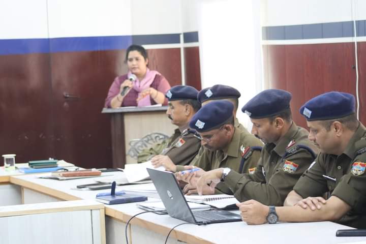 पुलिसकर्मियों ने तनाव दूर करने के लिए पुलिस अधिकारी/कर्मचारियों को मिले टिप्स